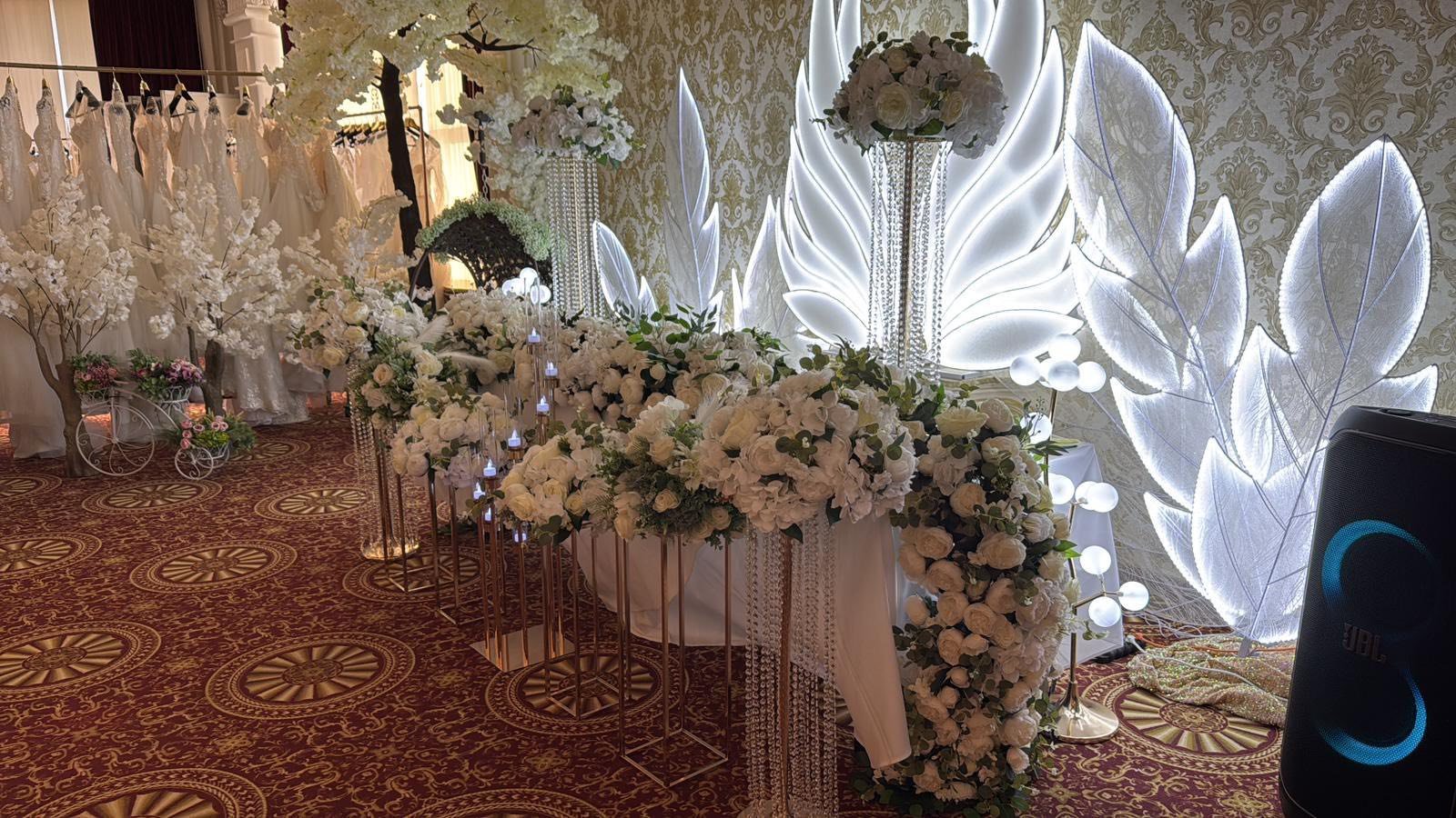 Moment Aranjamente Masa Mirilor